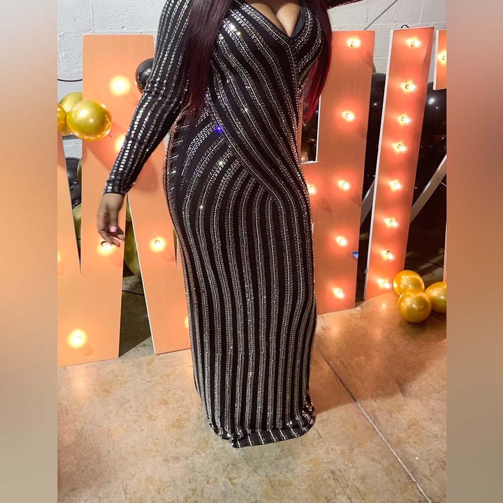 Beautiful Rhinestone detail nicely bodycon dress(Perfect shape)